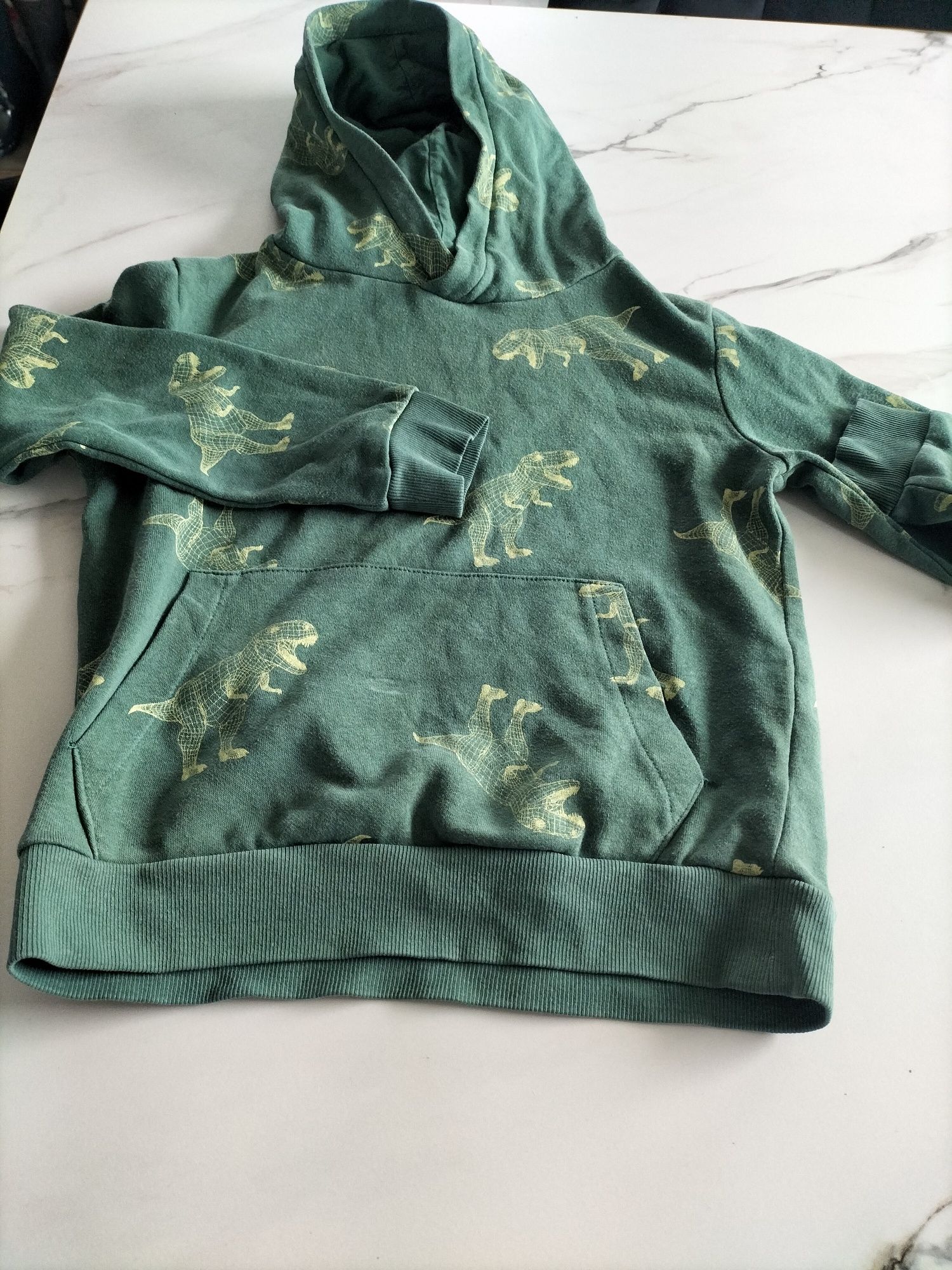 Sprzedam dres dla chłopca firmy h&m w rozmiarze 128 , używany