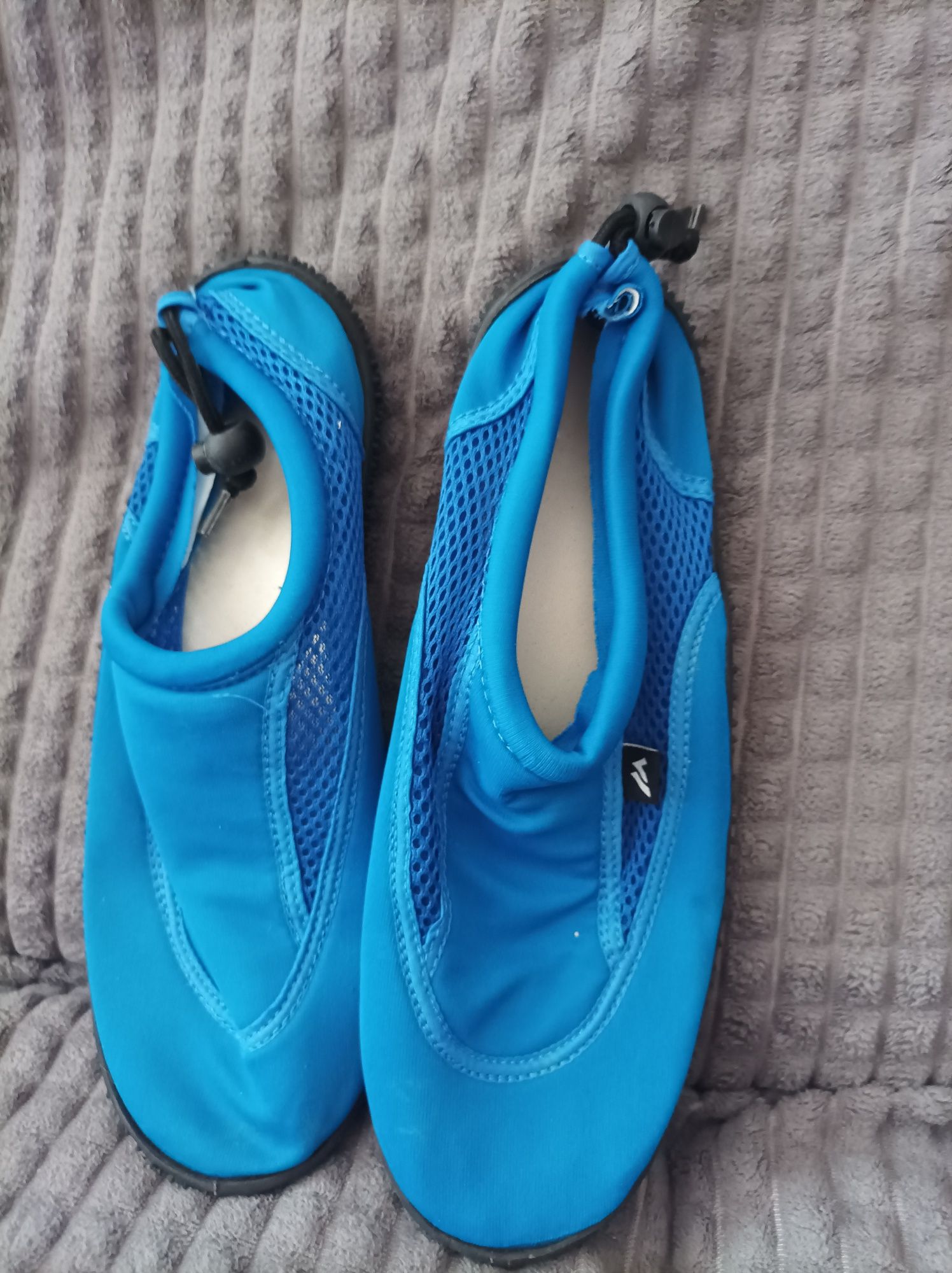 Buty do  wody niebieskie