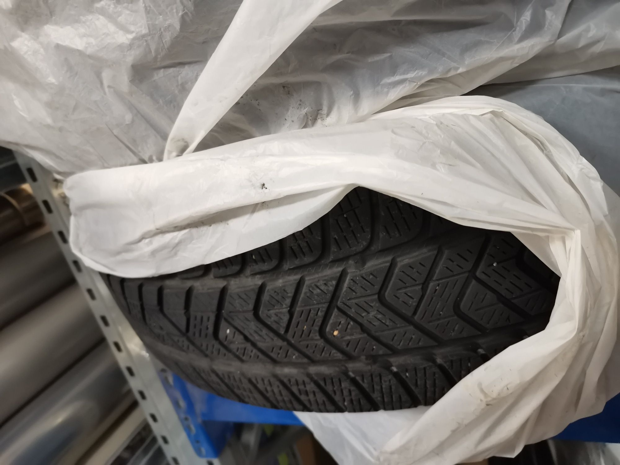 Зимова гума 215/65 R 17