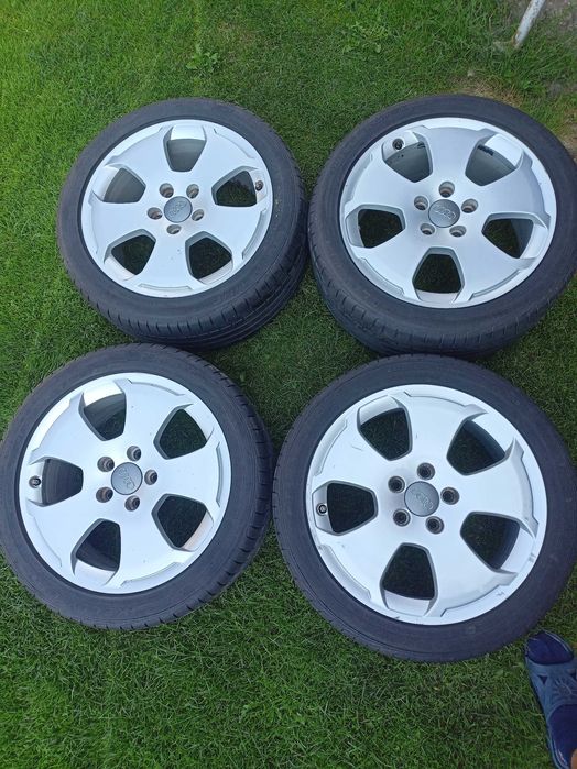 Oryginalne felgi z oponami letnimi Audi 5x112