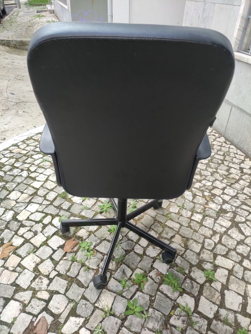Cadeira de escritório usada preta