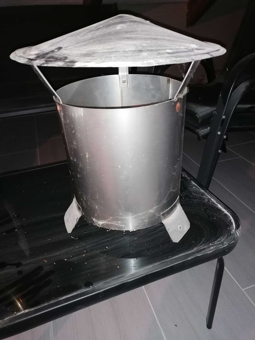 Solidny daszek kominowy