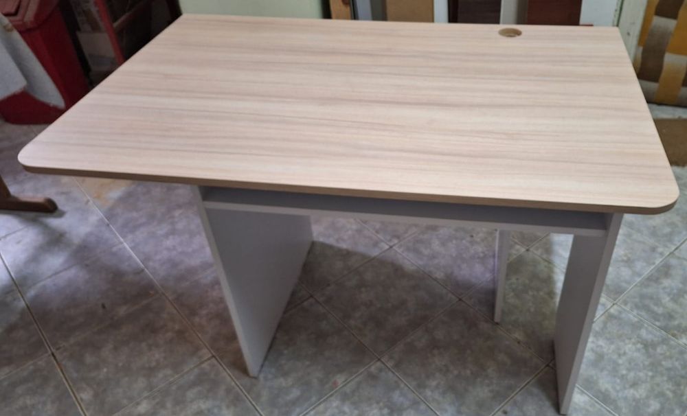 Duże biurko do biura domu 125/80