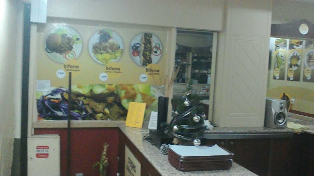 Arrenda-se  loja equipada para restauração