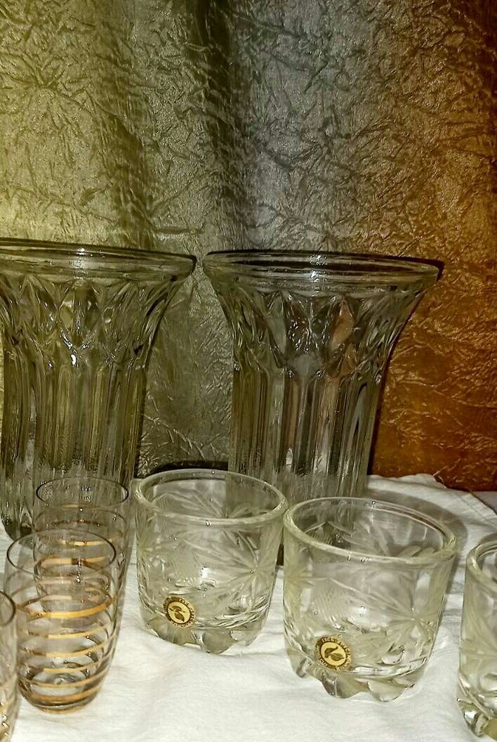 Продам однакові 2 вазочки скляні