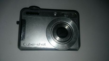 Цифровой фотоаппарат "Sony" модели DSC-S650