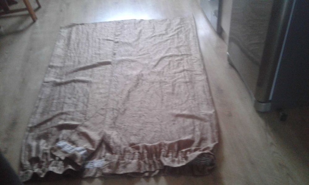 Sprzedam  dwie zasłonki z kreszu jasny beż