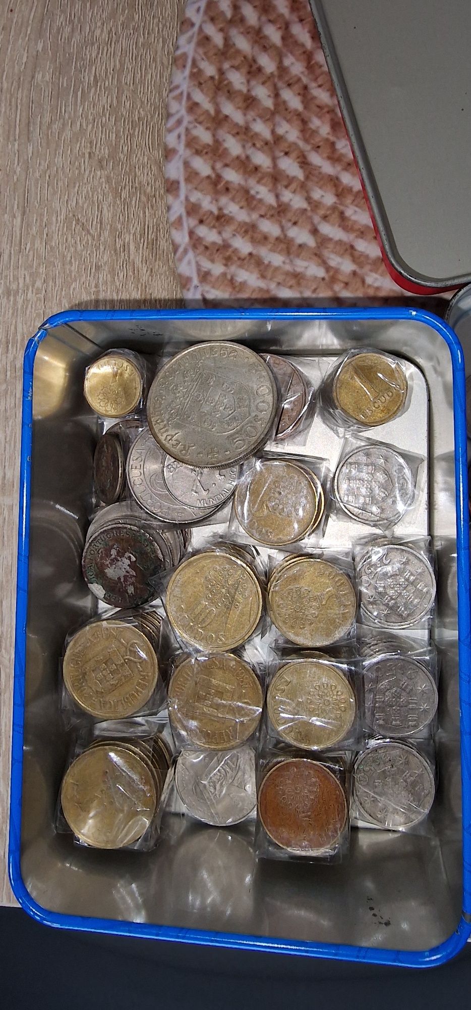 Moedas antigas escudos e outros