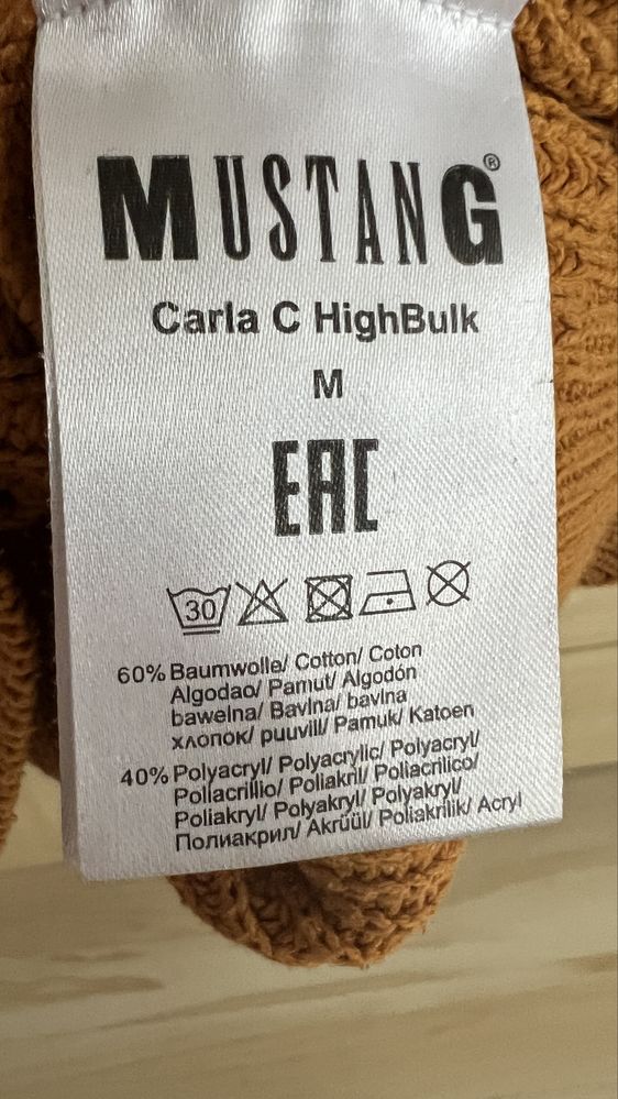 Sweter Mustang, swobodny krój.