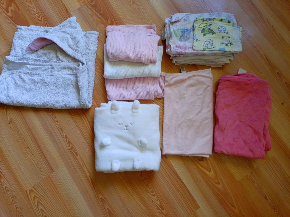 Zestaw niemowlecy/ kocyk/ pieluchy/