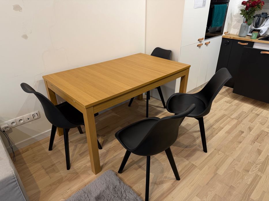 Sprzedam stół rozkładany + 4 krzesła