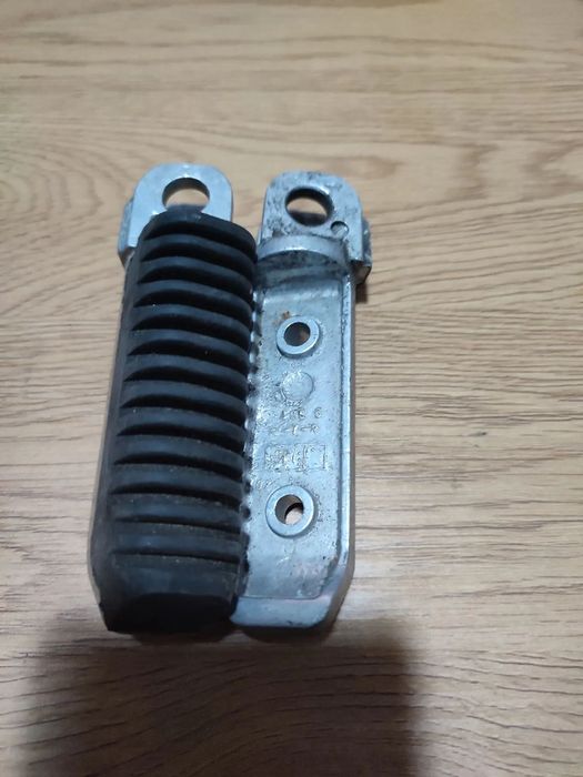 Podnóżki kierowcy Suzuki Bandit 600 1200 00-04