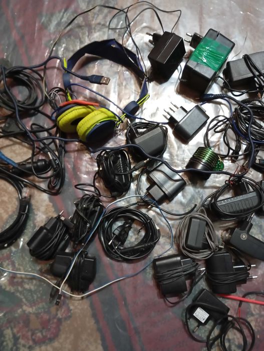 продам зарядки до телефона