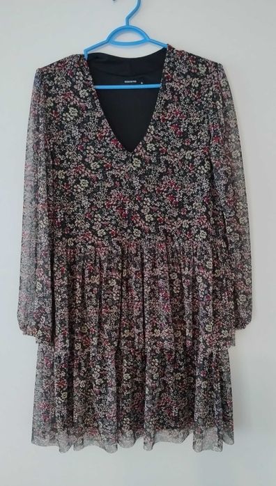 Sukienka w kwiaty Reserved