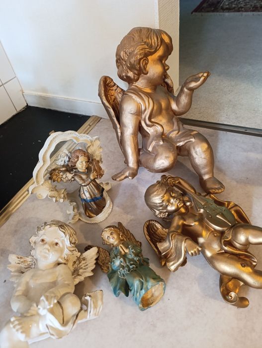 Статуетки ангелів