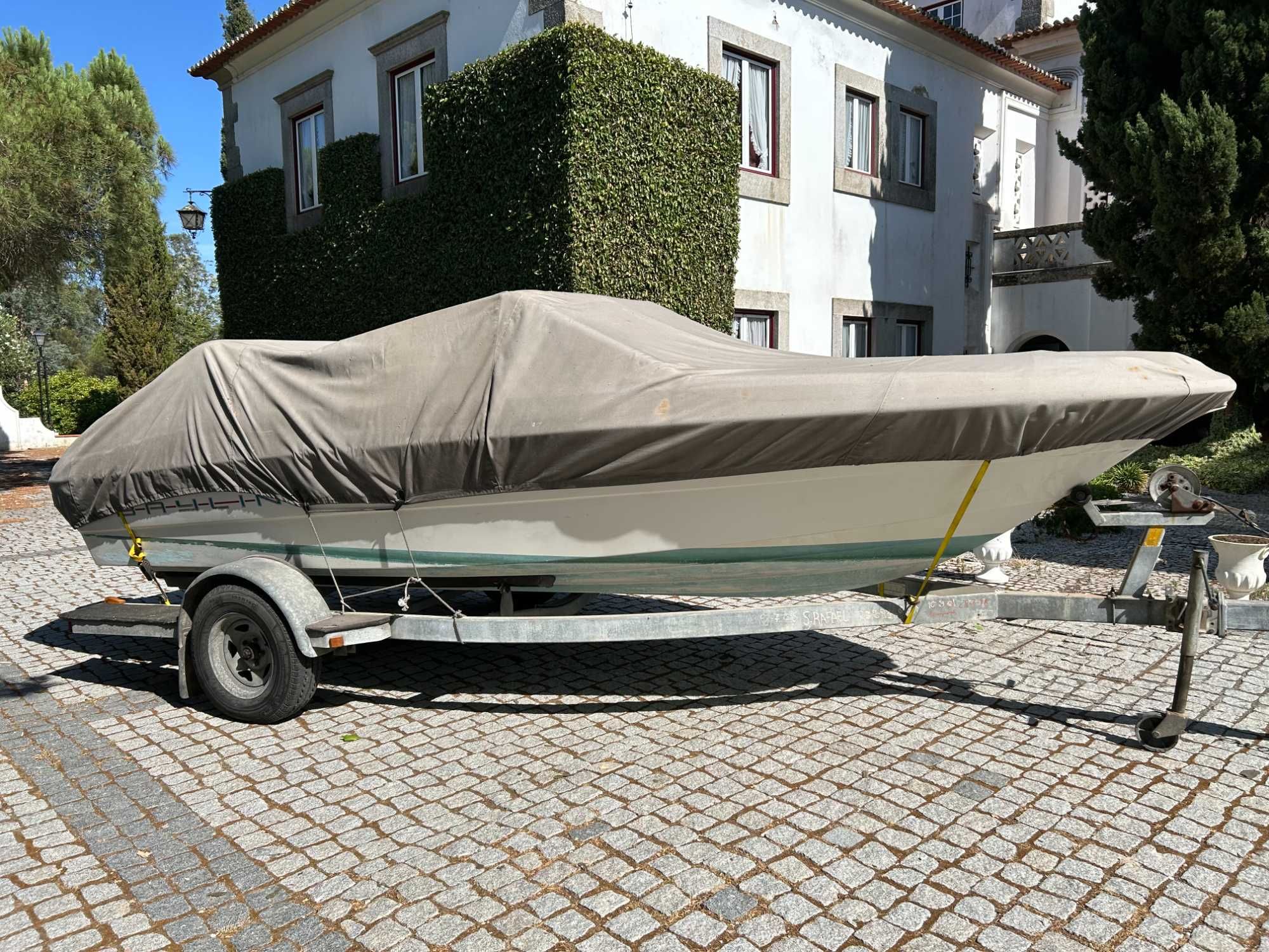 Lancha/Barco Bayliner Capri 1851