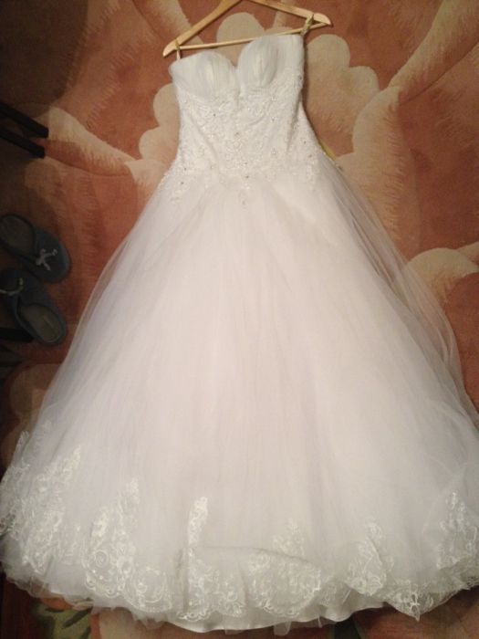 продам дизайнерську весільну сукню