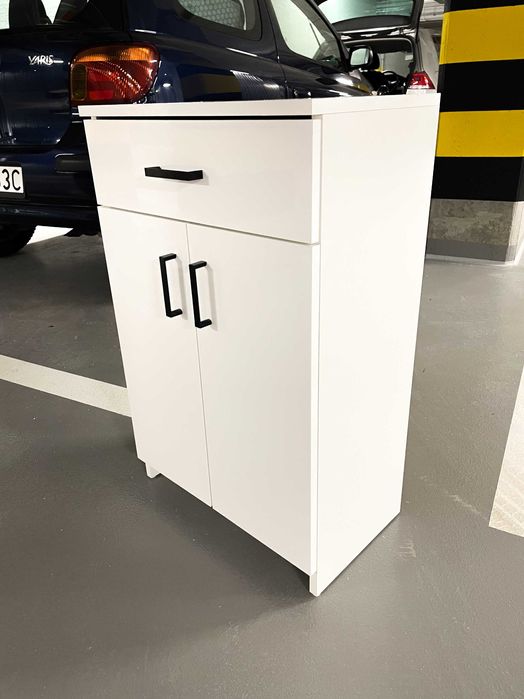 Biała szafka łazienkowa