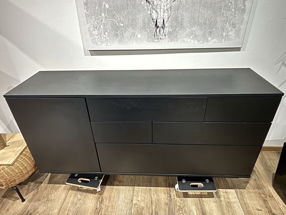 Czarna Komoda w dobrym stanie