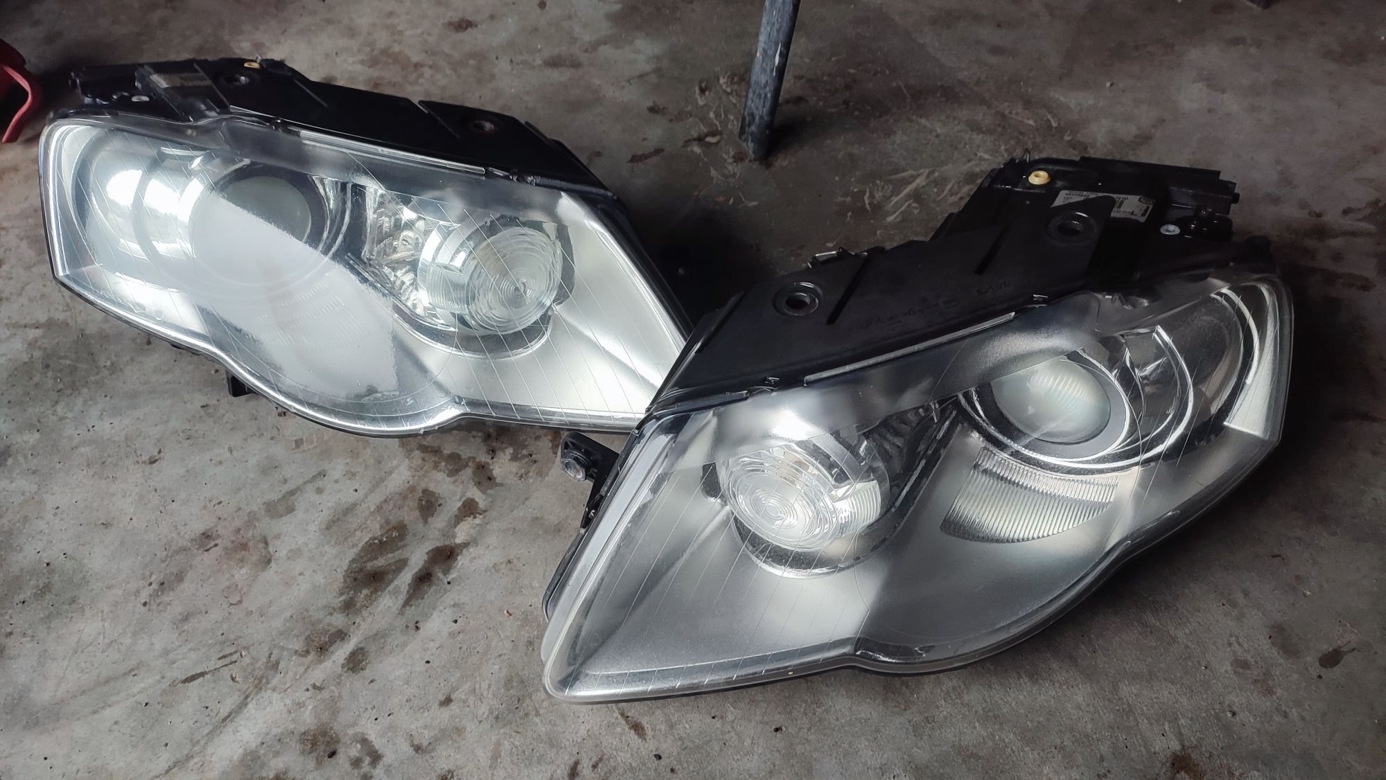Reflektory Bi-Xenon Passat B6 kompletny Prawy  3C0.941.752D  EU.