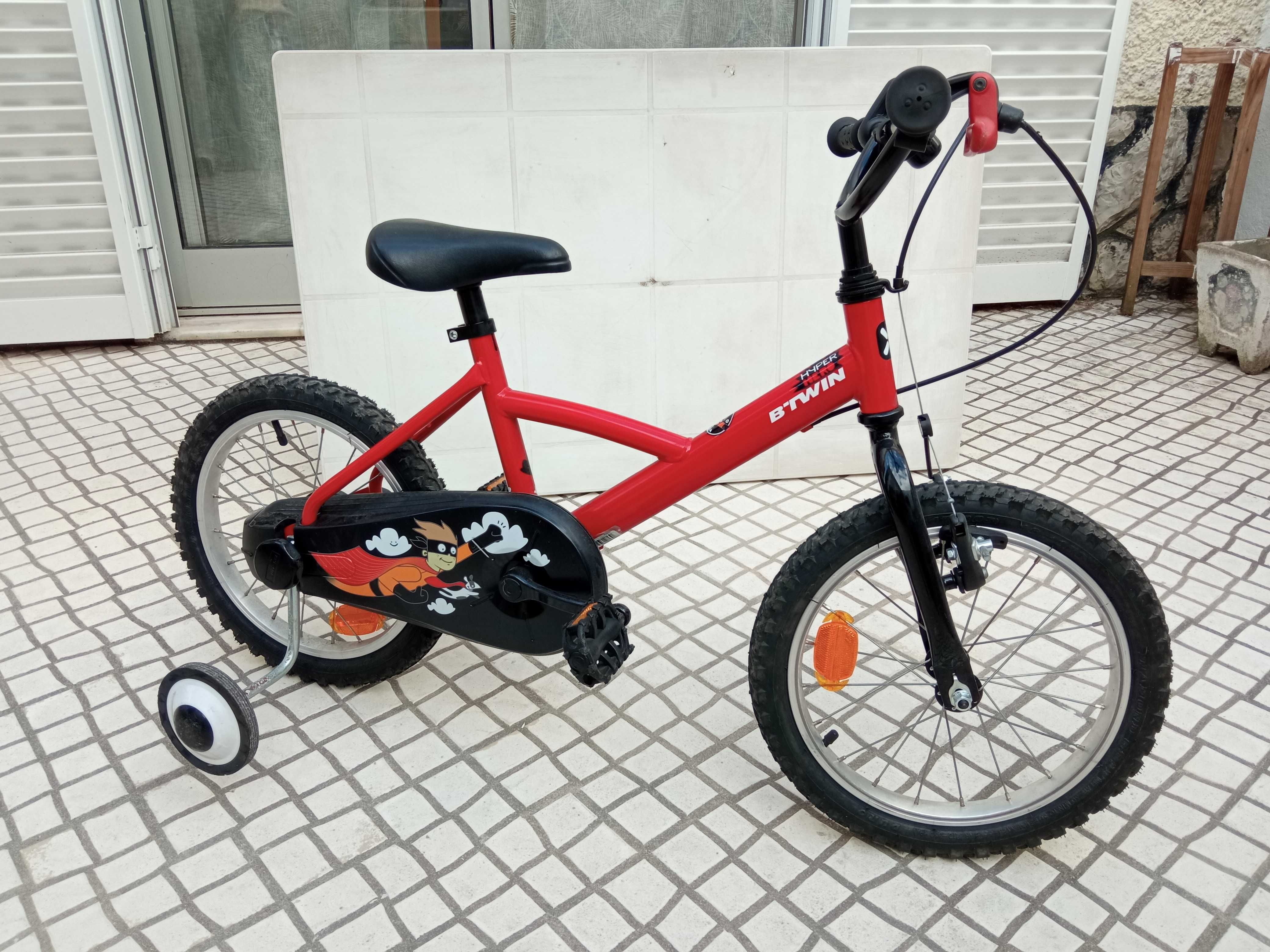 Bicicleta Btwin 16" com rodinhas de treino