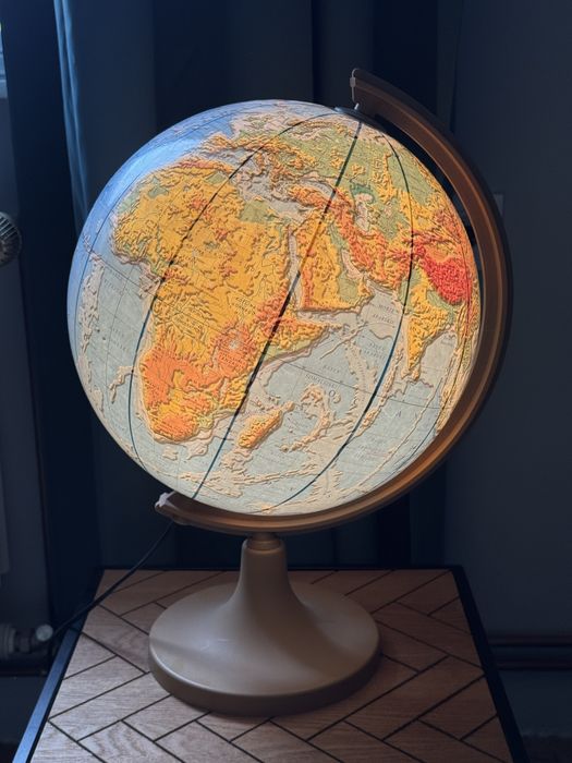 Globus fizyczny świecący