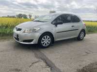 Toyota Auris 1,4  bezyna