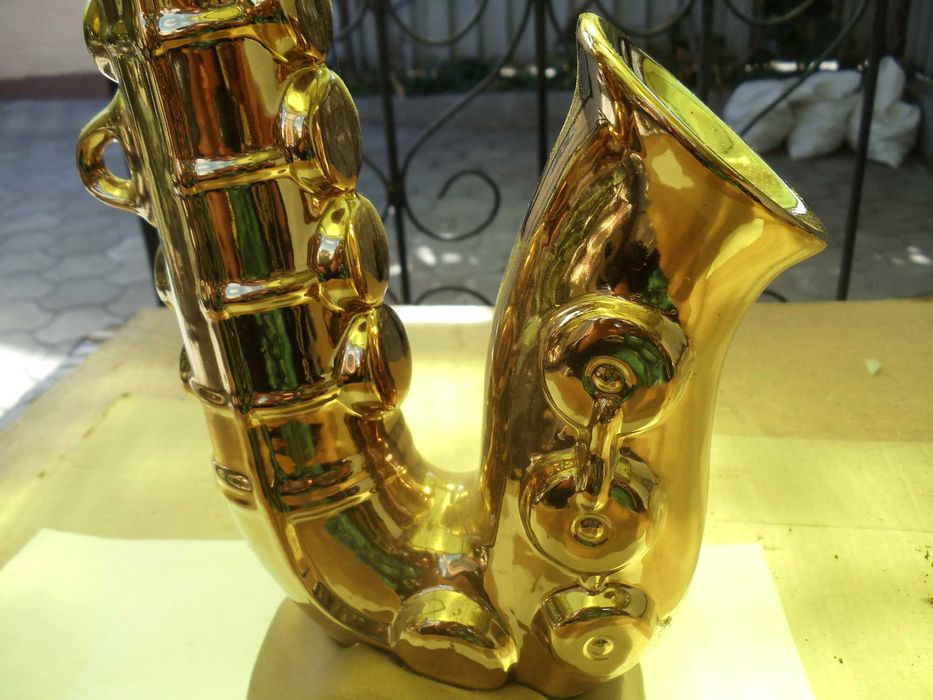 Продам подарочную  модель саксофона (керамика).