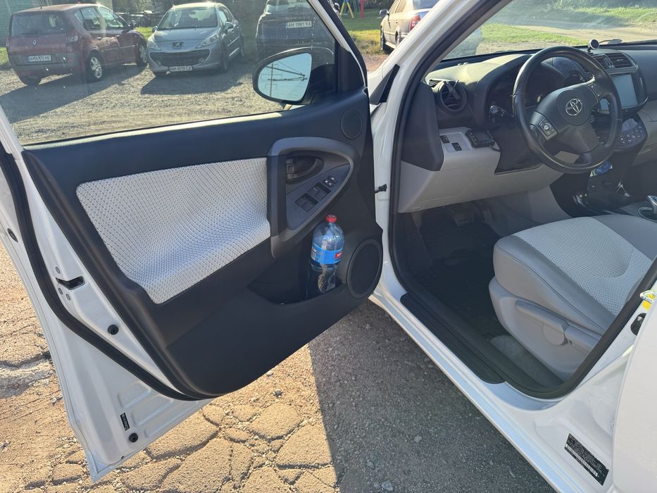 Toyota rav4, electric 42kw запас ходу 150-170км