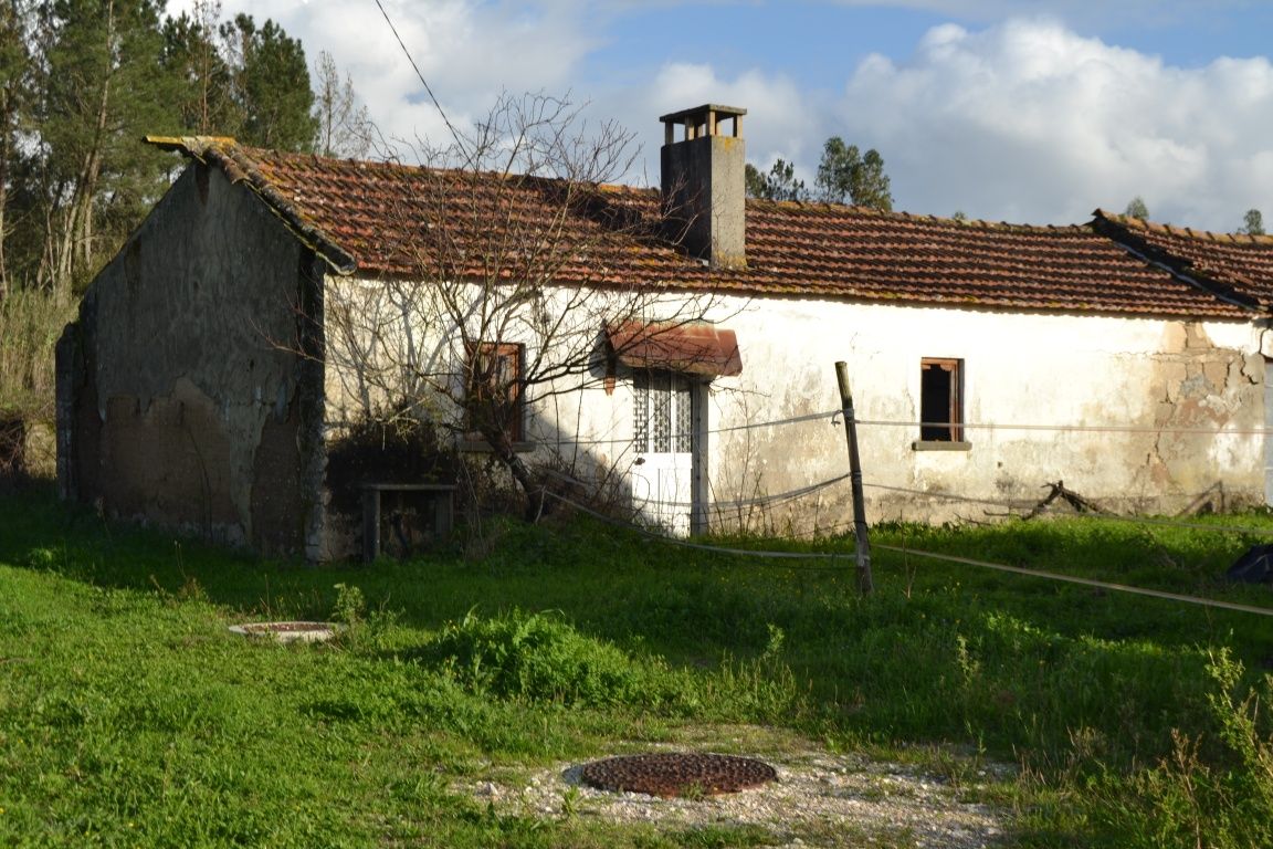 Casa de campo para restaurar com terreno