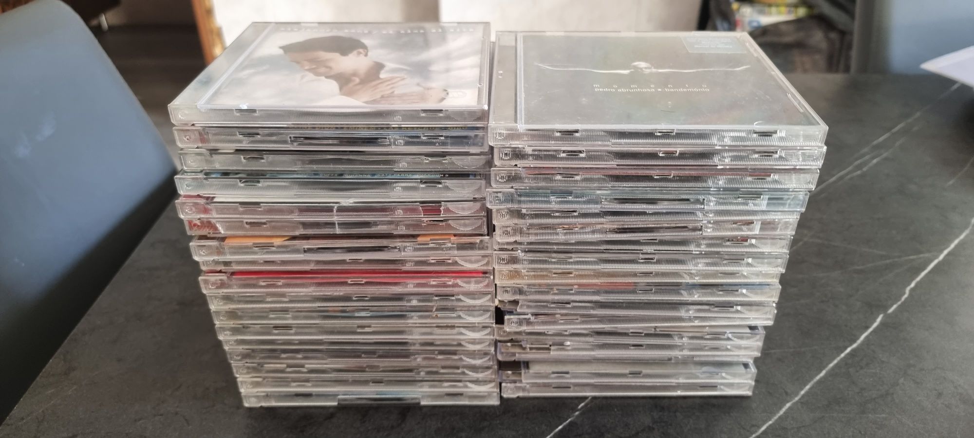 Conjunto de CD’s de diversos músicos, bandas e colectâneas.