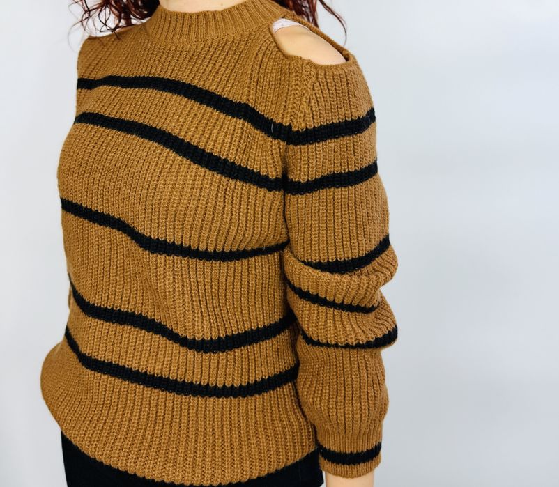 Karmelowy sweter w pasy z wycięciem S 36 Shein