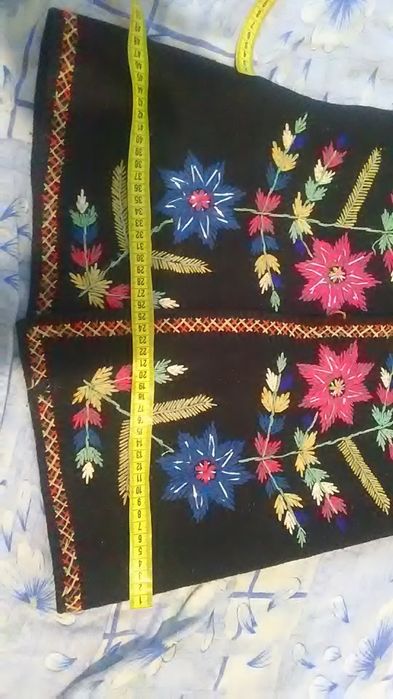Продам жилетку вишиту вручну