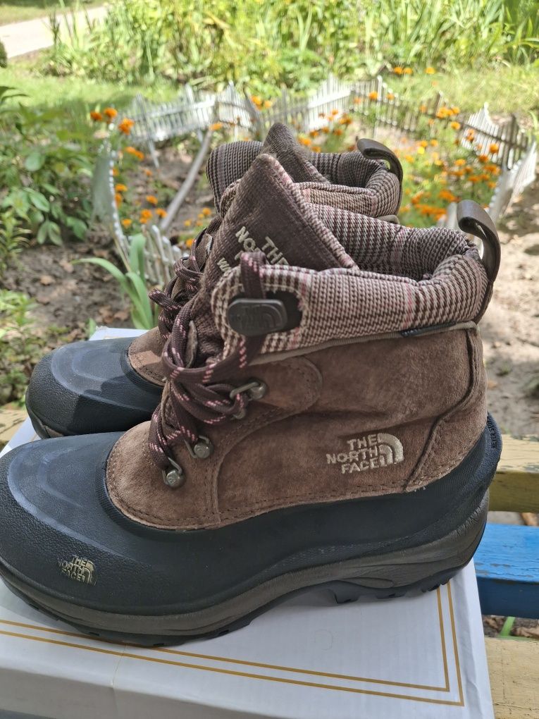 Якісні черевики The North Face Chilkat.