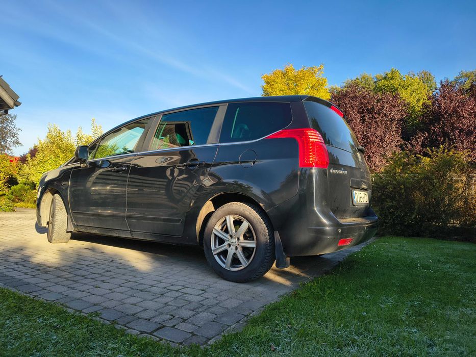 Peugeot 5008, diesel 1560 cm3, skórzana tapicerka, grzane fotele
