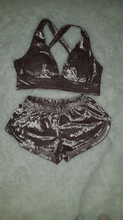 Жіночі спортивні костюми,футболки,лосінитопи