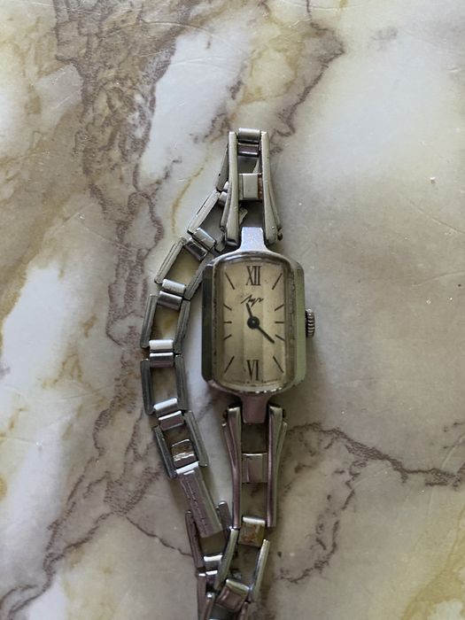 Часы наручные механические луч женские