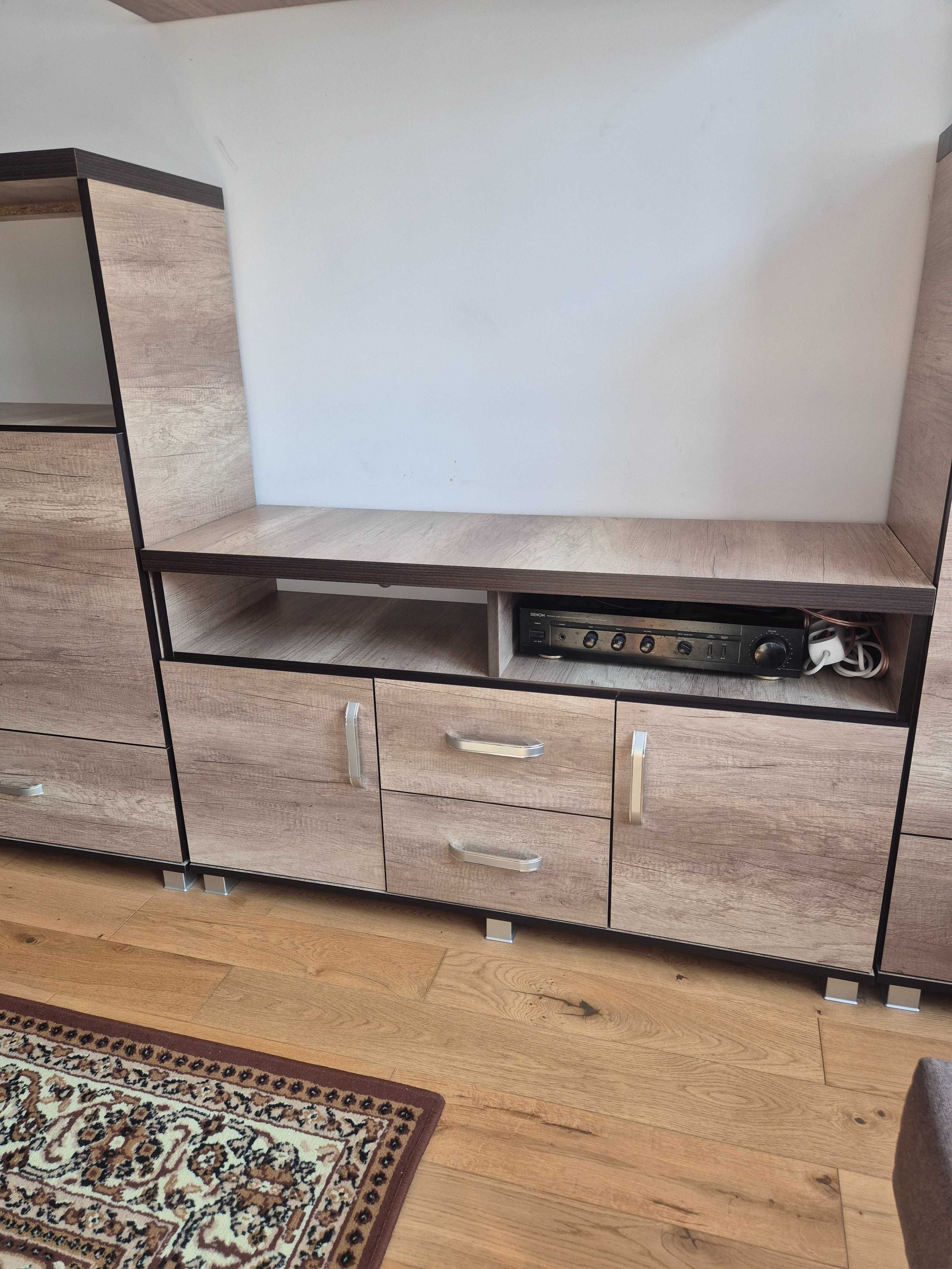 Szafka pod tv, stan idealny, do kompletu, 120 cm x 68,3 cm x 40,5 cm.