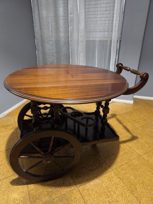 - Carrinho de chá -