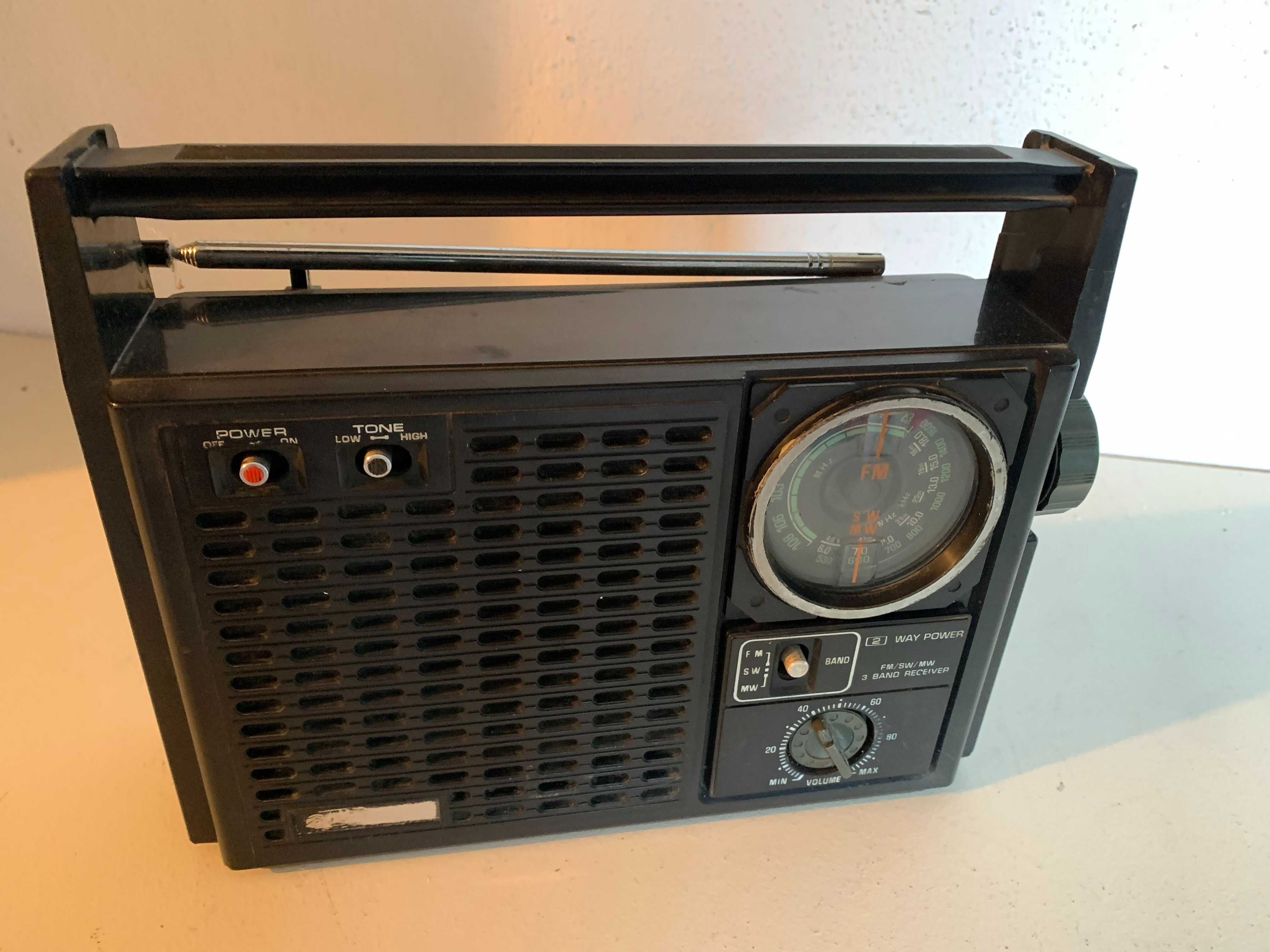 30€ - Radio de 1976 - SANYO RP 7331 fabricado no Japão