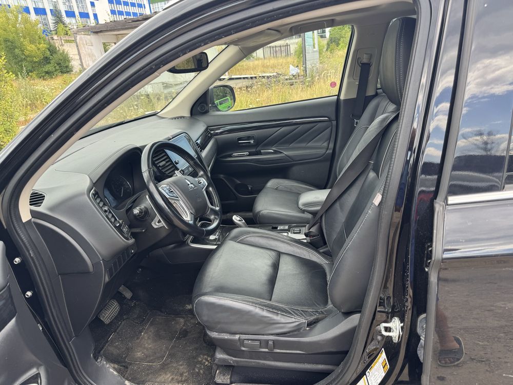 Mitsubishi Outlander PHEV гібрид