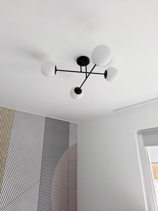 Lampa Sufitowa Żyrandol Czarna 4 Białe Kule Kule