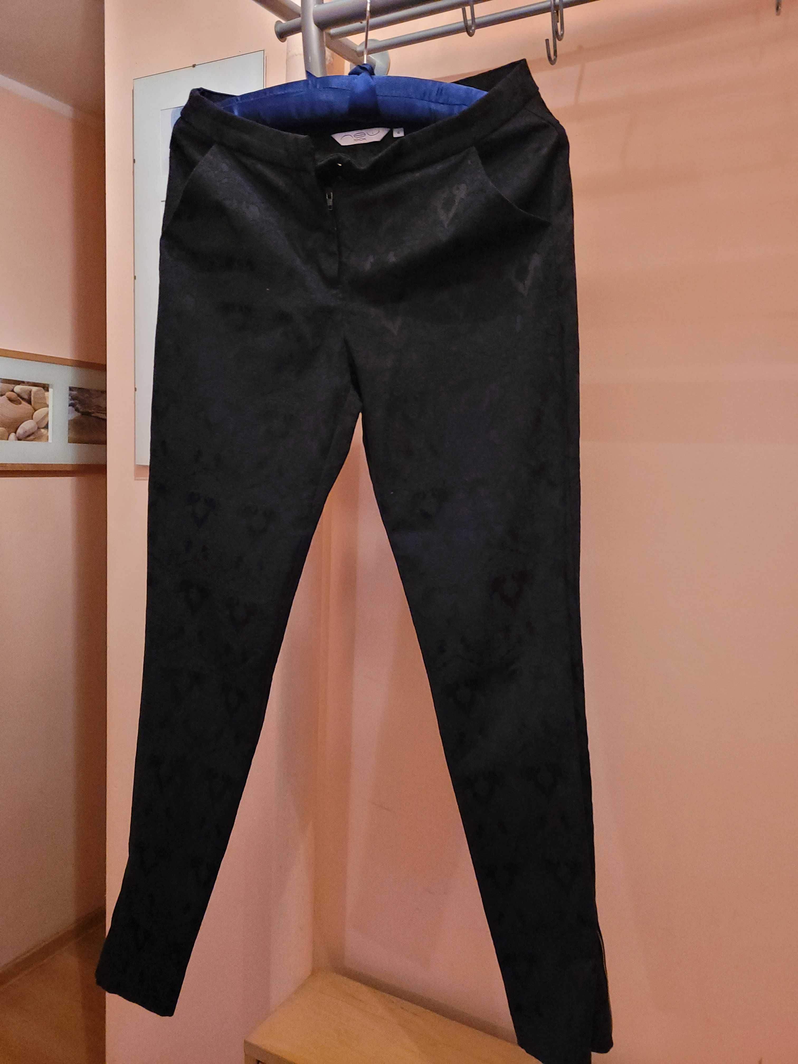 Spodnie czarne firmy New Look r. 36