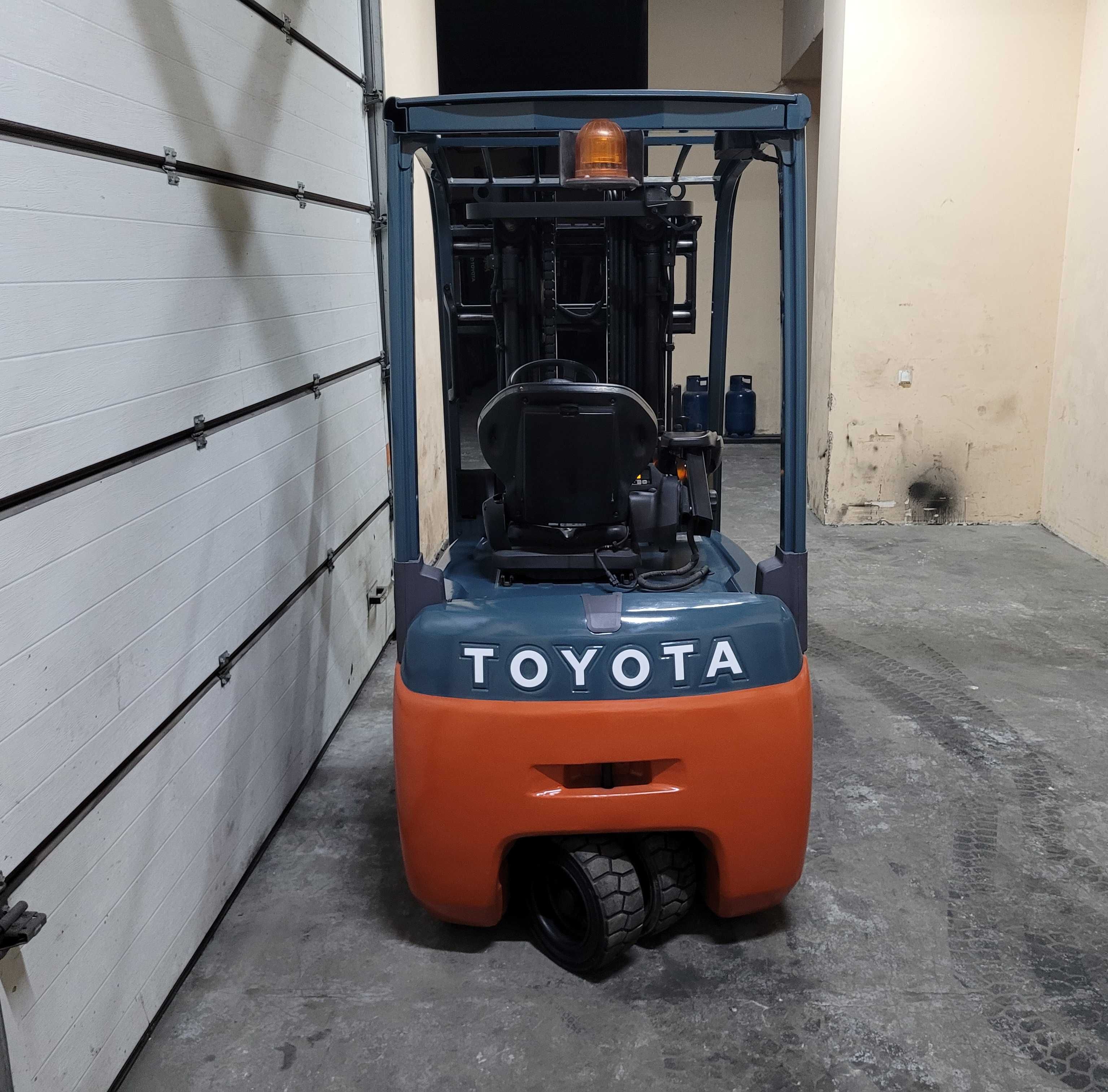 Навантажувач вилковий, електричний Toyota 1.8 тонн/ Погрузчик вилочный