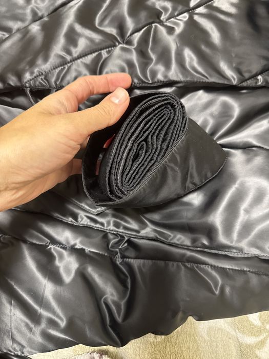 Чорне стьобане пальто-пуховик бренду Kattaleya