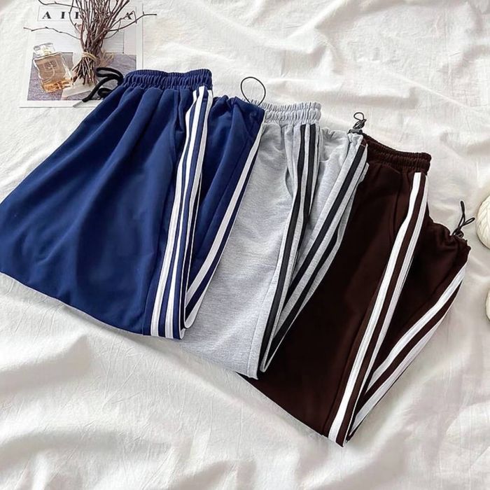 Женские спортивные штаны утепленные флисом с лампасами 42-52 с утяжкой