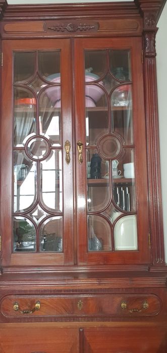 Cristaleira e aparador