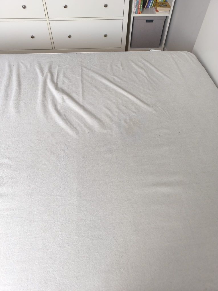 Łóżko Ikea Malm - białe 140x200 + materac z pokrowcem + lampki nocne.