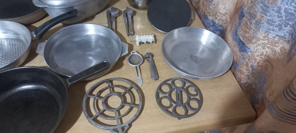 Алюмінієвий та чавунний посуд: сковорідки/гусятниця/пельменниця та ін