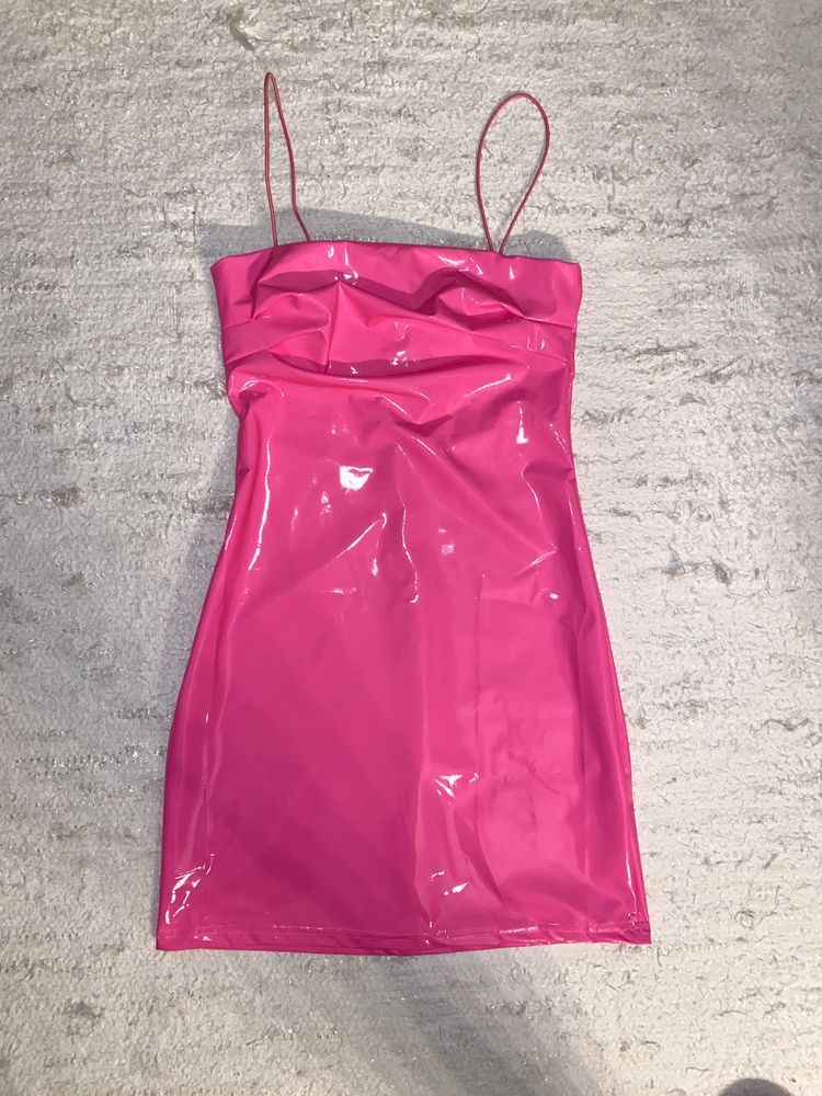 Vestido rosa em latex